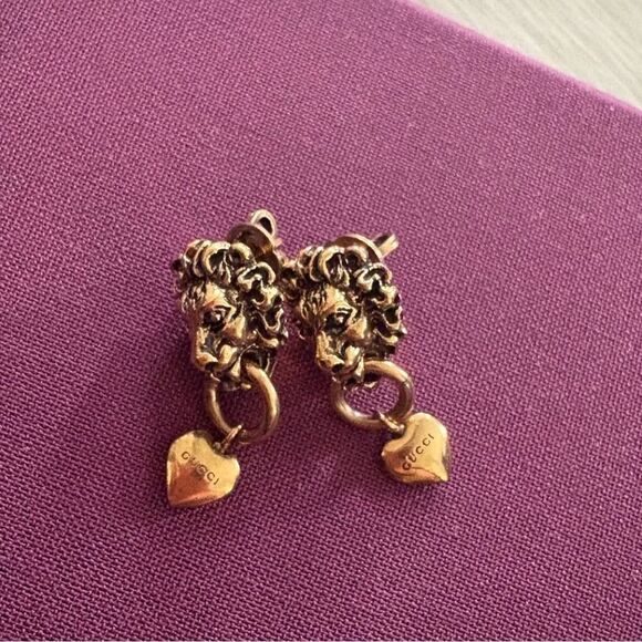 Gucci lion head earrings comes with pouch and box - Picture 3 of 3